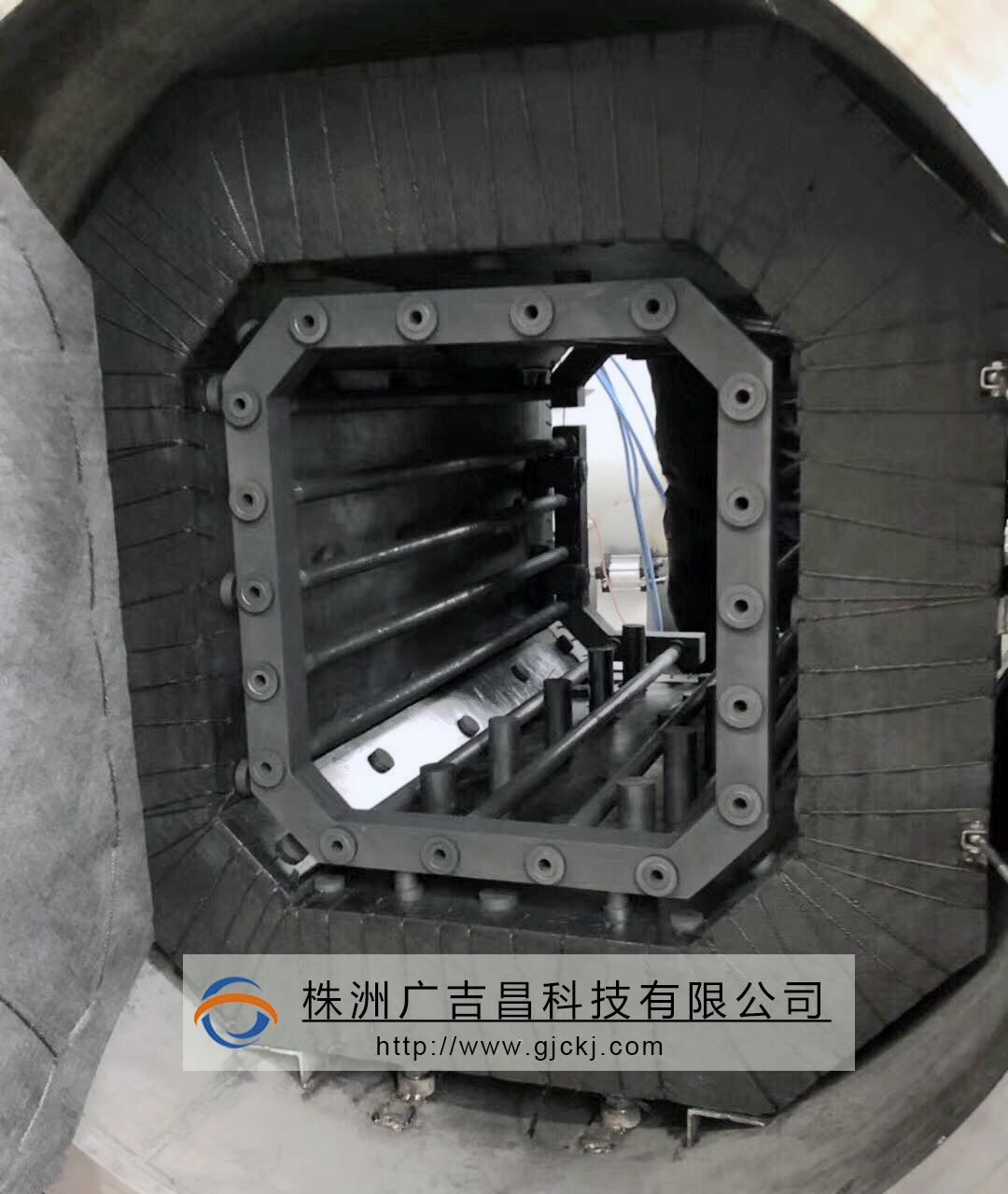 怎么清洗氣氛保護(hù)爐爐膛呢？